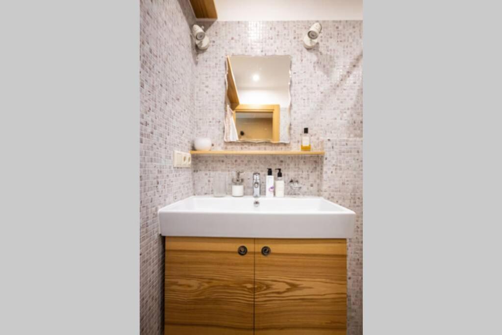 Beautiful & Spacious Apartment In ヴァルミエラ エクステリア 写真